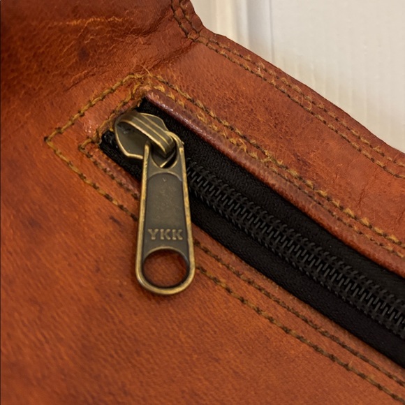 Vintage leather sling bag travel purse adjustable strap brass hardware brown - Picture 9 of 17